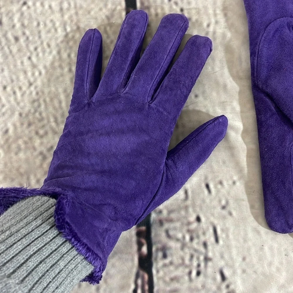 Suede purple gloves